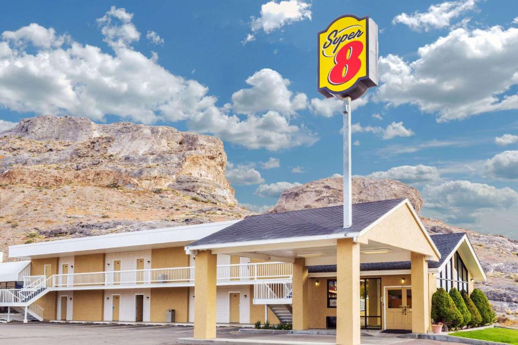 Super 8 by Wyndham Wendover Main image 1